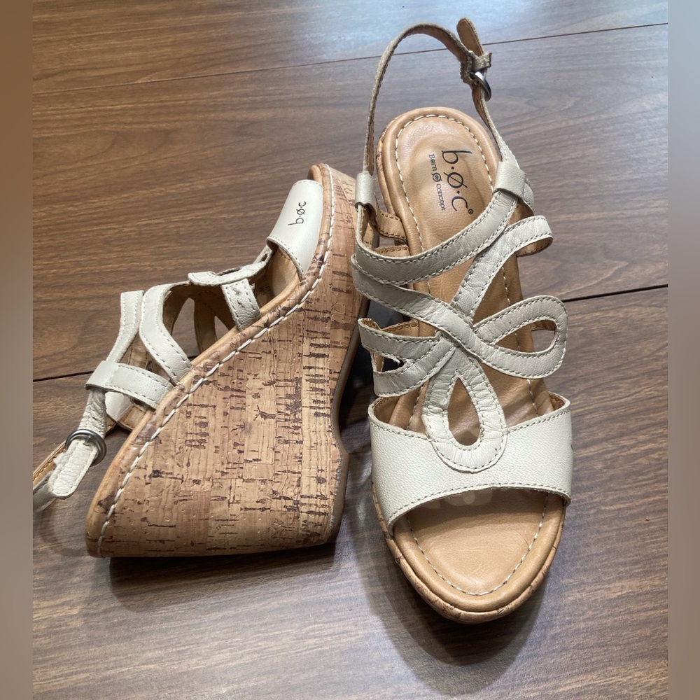 B.O.C WEDGE STRAPPY SANDAL SIZE 6